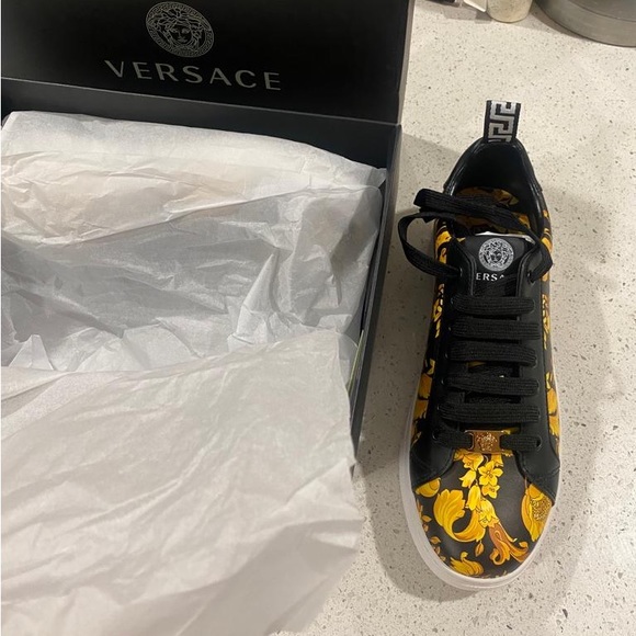 Versace sneakers - Picture 2 of 4
